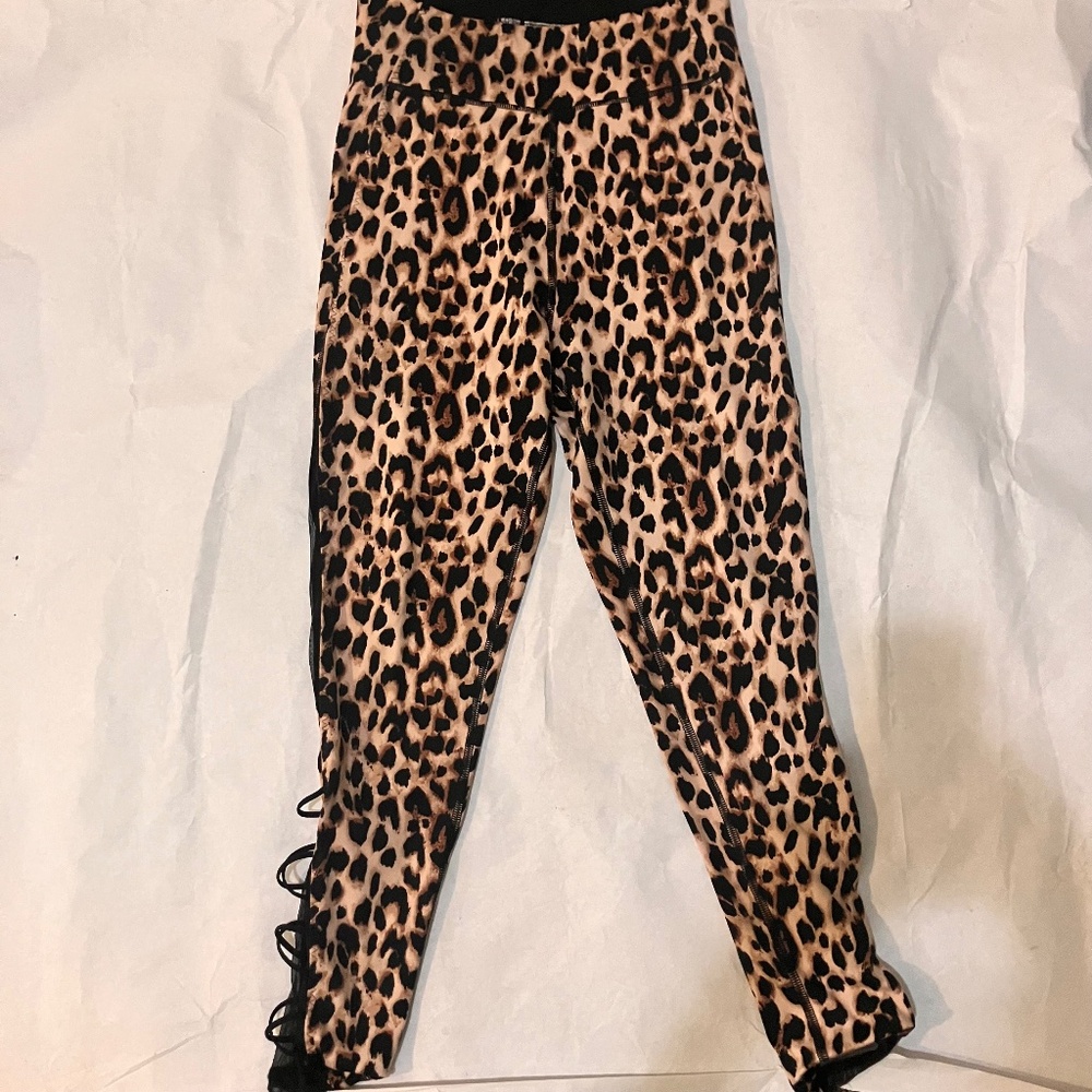 FLOW ON POINT Ultra high-rise low impact workout pants